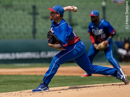 Netherlands' Xander Bogaerts, Didi Gregorius connect for an impressive play  against Cuba